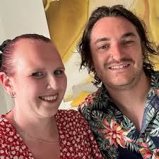 Hi guys ☺️✨ Can anyone recommend some quick short reads? I want to up my  books