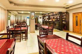 In the area there are, inter alia, three restaurants and two hotels. Acasa Conextrans
