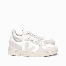 Desde la talla 30 a la 45 tienes una colección de calzado deportivo para toda la familia con varios diseños y colores. Sneakers V 10 Aus Leder Weiss Beige Veja La Redoute