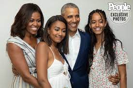 — mark (@cloudx2o) december 2, 2020. Barack Obama Shares New Family Photo Says Sasha And Malia Are Friends People Com