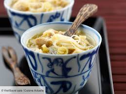 Recette Bouillon De Poulet Aux Vermicelles Ingredients 4 Personnes 2 Blancs De Poulet 1l De Bouillon De Soupe Chinoise Poulet Soupe Chinoise Alimentation