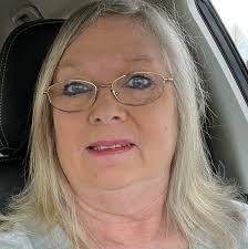 Lisa Mellen's Instagram, Twitter & Facebook