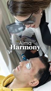 Nuestro equipo Es un orgullo para nosotros presentarles a Rita Espinoza,  forma parte de nuestro equipo, esta sumamente capacitada y comprometida con  el trabajo. Es masajista profesional, cosmetóloga y auxiliar de  Kinesiologia.