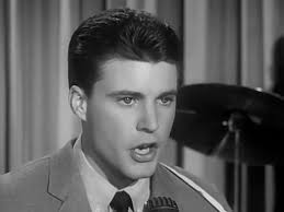 1963 20 april , Rick Nelson marries his first wife, Kris Harmon, daughter  of college football legend Tom Harmon and sister of actor Mark Harmon, in  Los Angeles. A pregnant Kris gives birth to daughter ...