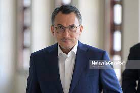 Tan sri mohd sidek has reportedly been the national oil company's chairman since july 2012, and was previously in the administrative and. Src International Ismee Continues Giving Statements