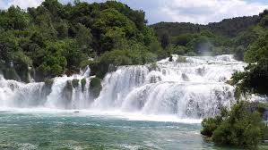 Ein beliebtes ausflugsziel ist der nationalpark krka, in dem es unter anderem die sieben wasserfälle zu bestaunen gibt, die sich über. Themenwelten Kroatien Nationalpark Krk
