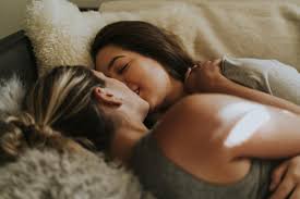 76 kickass pics to entertain and amuse the bored 39,983. Two Woman Kissing Each Other Free Photo Avopix Com