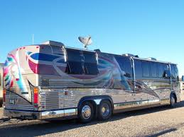 Country Coach Prevost With Indian And Eagle Graphics Bjl Luxury Bus Rv Bus Luxury Rv