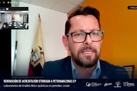 Jackson Torres, Viceministro de Producción e Industrias del Ministerio de  Producción, en la entrega simbólica de la #AcreditaciónSAE a los  laboratorios de PETROAMAZONAS EP reconoció la importancia de este  reconocimiento para el