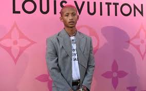 Jaden Smith Looks Unrecognizable In Pink Hair And Bleached Brows Jaden Smith Pink Hair Pink Photo