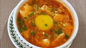 Kombinasikan tahu sehat ini dengan berbagai jenis komposisi seafood, akan menjadikan sebuah sajian yang memberi kenyamanan, ketulusan, dan sekaligus penuh nutrisi. Masakan Korea Resepi Sundubu Jjigae Mudah Spicy Soft Tofu Stew Recipe Sup Tauhu Lembut Youtube