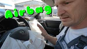 Bei dem unfall der freundin eines freundes ist er nicht aufgegangen. Airbag Was Passiert Wenn Es Kracht Und Wie Funktioniert Ein Airbag Youtube
