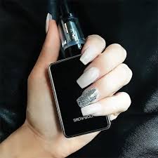 Entre los tipos de uñas más elegantes están las de porcelana, pero cuando tu uña natural empieza a crecer es tiempo de quitarla. Disenos De Unas De Porcelana 2021 Belzia Com