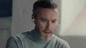 Plus belle la vie: Roland pète un câble contre son fils Thomas !