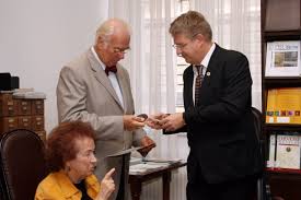 Crosslinking is one of the recent effective treatments for keratoconus. Szakmai Karrier Prof Dr Nagy Zoltan Zsolt