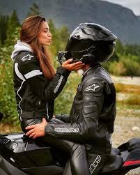 Pin By Elodie Eugene On Shooting Moto In 2020 Motorcycle Girl Bike Couple Motorcycle Couple