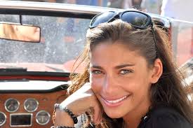 Alors que de nombreux présentateurs et journalistes ont fait appel à leur joker pour profiter des grandes vacances, la miss météo de tf1 va ensoleiller les téléspectateurs tout l'été. Son Travail Ses Amours Quand Tatiana Silva Se Confiait Dans Paris Match