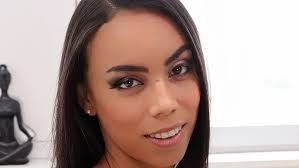 Nina Nieves's Instagram, Twitter & Facebook