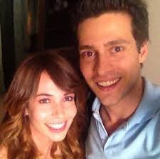 Esra ronabar, 1978 yılında i̇zmir, ödemiş'te doğdu. Esra Ronabar Parodiesranobar Twitter