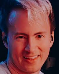 WE ON TOUR LOOK AT MY DUMB FACE 🙂 📸 @rickelletavaresphotography