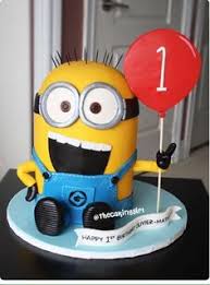 Einen einfachen rührteig und versehen diesen mit gelber lebensmittelfarbe oder einigen teelöffeln kurkuma. 72 Minion Torte Ideen Minions Geburtstag Minion Minion Kuchen