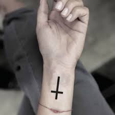 Christianity cross tattoo on left wrist. Umgedrehtes Kreuz Temporare Tattoo Aufkleber Ohmytat
