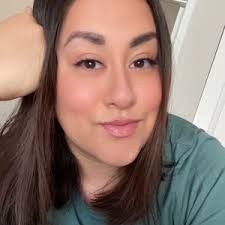 Elvia Landeros's Instagram, Twitter & Facebook