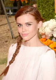 Every saree is different the same way, and every hairstyle is this is among hairstyles with saree for medium length hair which is quite graceful and stylish. 20 Trendiest Side Braid Hairstyles To Rock Styleoholic