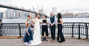 It offers the incredible views of the bridges, the old industrial brick buildings, cobblestones and the stunning landscape of the manhattan skyline. Brooklyn Bridge Park Vow Renewal Gemma And Rob S Nyc Elopement