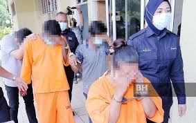 Tertuduh, anuar wahab, 46, bagaimanapun mengaku tidak bersalah selepas pertuduhan dibacakan di hadapan majistret abd jalil salam. Cemar Sungai Selangor Reman 4 Suspek Disambung