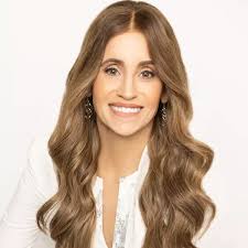 Lara Conrad's Instagram, Twitter & Facebook