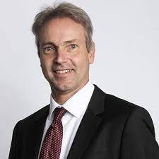 How has merkur privatbank kgaa's share price performed over time and what events caused price changes? Einfach Ehrliches Banking Merkur Privatbank