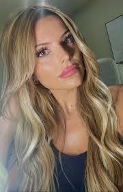 Kimberly Burdette's Instagram, Twitter & Facebook