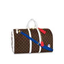 The bucket shape reimagined by nicolas ghesquiere as the duffle tops the list of ''it bags'' for ss 18. Kleine Grosse Reisetaschen Art De Vivre Louis Vuitton