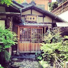 The shofuso japanese cultural center offers serenity both indoors and out within the western section of philadelphia's fairmount park. Japanese House In Tokyo Traditional Japanese House Japanese Old House Japanese Architecture