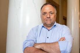 Engel suggereerde dat dit te maken had met vaccinaties en riep op met de prikken te stoppen. Viroloog Marc Van Ranst Helemaal Klaar Met Oplichter Wille De Limburger Mobile