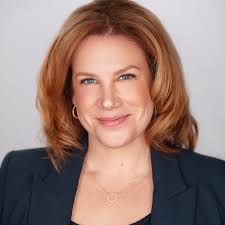 Carolyn Cull's Instagram, Twitter & Facebook