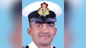 തീരരക്ഷാസേനയുടെ ഹെലികോപ്റ്റർ അറബിക്കടലിൽ തകർന്നു വീണു; മലയാളി ഉദ്യോ​ഗസ്ഥന്  വീകമൃത്യു