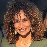 Roberta Graves's Instagram, Twitter & Facebook