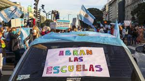 De qué manera serán las restricciones para este fin de semana en la ciudad de buenos aires y en provincia, a la espera de disminuir la cantidad de contagios. Coronavirus En Argentina Por Que Ha Generado Tanta Indignacion Y Una Guerra Entre El Gobierno Nacional Y Regional El Cierre De Los Colegios Por La Segunda Ola De Covid 19 Bbc News