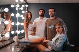 When lele pons began, she thought that the forum gave her the opportunity to explore her creative side. Lele Pons Signs To Universal Music Group S 10 22 Pm First Solo Single Celoso To Be Released Friday August 17th Umg