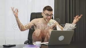 Junger mann nackt computer