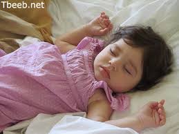 ساعدي طفلك ليعود للنوم في سريره نصائح في مشاكل النوم لدى الأطفال من عمر أربعة أشهر إلى سنتين ج4 طبيب دوت كوم