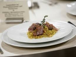 Here's another christmas dinner idea, crown roast of pork with apple pancetta couscous. Couscous Mit Erbsen Schnell Veggie Lecker Daskochrezept De