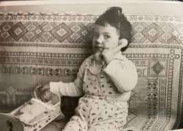 Televiziunea română are statut de serviciu public autonom de interes naţional şi emite pe cinci canale: RecunoaÈteÈi Personajul Azi Este O Femeie De 10 Èi O IubeÈte O ÈarÄ IntreagÄ Indiciu Bea Ceaiul La Ora 5 Spectacola Ro