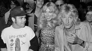 Biography by stephen thomas erlewine. Elton John Zehn Absurde Episoden Aus Seinem Ereignisreichen Leben Stern De