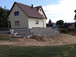 Gabionen Sind Der Ideale Baustoff Um Hange Und Boschungen Abzufangenund Zu Begradigen Ideenausdrahtundstein D Gabionen Gartengestaltung Haus Und Garten
