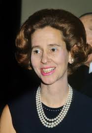 Image of CANADIAN ALLIANCE MP MEREDITH LEAVES PARLIAMENT HILL, 2001-05-08  (photo)