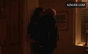 Charlotte Ritchie, Mae Martin Lesbian sexy scene in Feel Good - UPSKIRT.TV