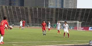 Seringkali tolakan yang besar serta lemparan yang kuat ke arah depan membuat seluruh tubuh juga seolah akan merasakan lemparan ke depan. Cara Melakukan Throw In Dalam Sepak Bola Halaman All Kompas Com